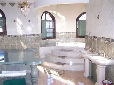 Paradise Clarridge View Hotel
